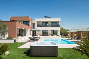 Beautiful Villa Scallop