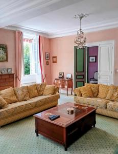 Maisons de vacances Chateau l-haurie with large garden, swimming pool and games room : photos des chambres