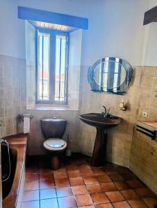 Maisons de vacances Chateau l-haurie with large garden, swimming pool and games room : photos des chambres