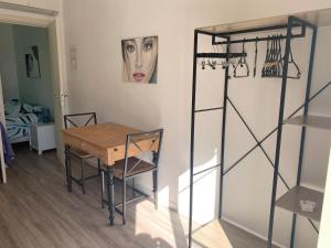 Appartements Petit appartement centre Barjac chez Art & Hasards : photos des chambres