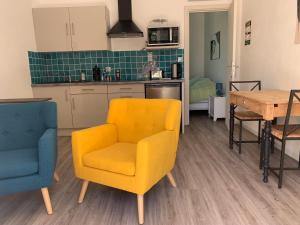 Petit appartement centre Barjac chez Art & Hasards