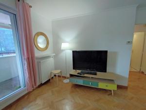 2BR Salon Parking La Défense 10 min walk to metro, Parking
