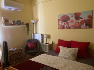 Poppy Flower Apartment