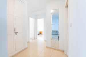 Spain Breaks - 2 bed family apartment Benalmádena with pool, Airco, WiFi