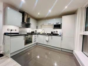 Modern 2BR Flat Canary Wharf & ExCeL Fast WiFi