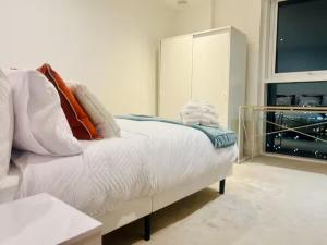 Modern 2BR Flat Canary Wharf & ExCeL Fast WiFi