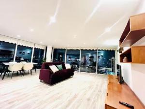 Modern 2BR, Near O2, Ideal for Work & Leisure - 4-gwiazdkowe hotele w mieście Londyn