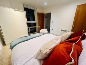 Stunning O2 Skyline Views Walk to ExCeL & WiFi