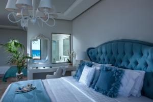 Deluxe Blue Suite with Sea View and Hot Tub - Annex