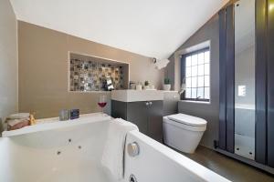 2 King 4 Singles 2 Sofa Beds Driveway Parking x 3 Private Garden Decking