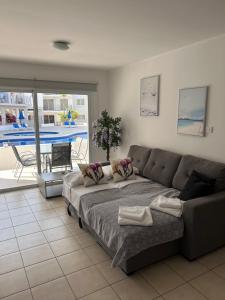 Beautiful 2 Bed Ground Floor Apartment With Pool