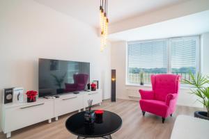 Modern beautiful apartment close to the center