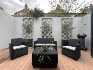 Fabulous 3 Bedroom x3 En-Suites Flat in Tooting