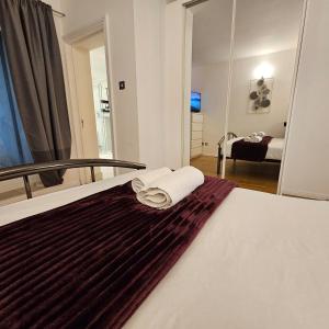 Central Room with Private bathroom and Patio!