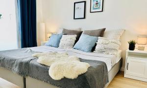 Nordlicht, Olpenitz - moderne Ferienwohnung in direkter Strandnähe mit eigenem Eingang, Sauna, Kaminofen, Terrasse und Parkplatz