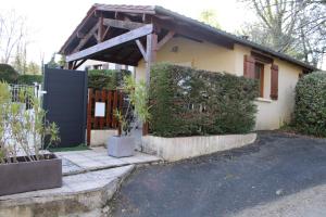 Maisons de vacances Gites La Garrigue 15 minutes Sarlat & Lascaux avec 2 piscines : photos des chambres
