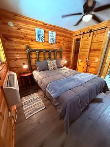 Warm and Cozy Studio Haven 10 Minutes from Dollywood and Pet Friendly