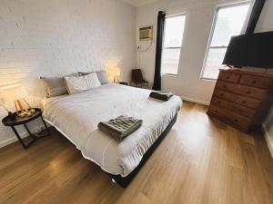 Neat 2 bedroom Apartment, with free parking