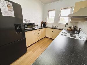 Neat 2 bedroom Apartment, with free parking