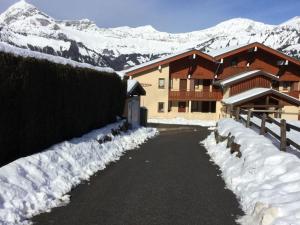 Appartements Appartement 4 pers, proche pistes et commerces, avec mezzanine et parking couvert - FR-1-733-54 : photos des chambres
