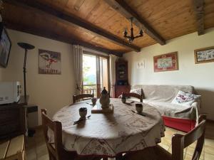 Studio cabine 4 pers, centre village, proche pistes, parking, casier à skis - FR-1-733-38