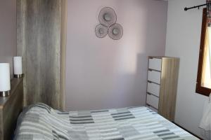 Maisons de vacances Gites La Garrigue 15 minutes Sarlat & Lascaux avec 2 piscines : photos des chambres