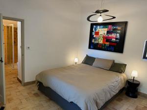 Ermitage Saint Quinis - Le Levant, lodge eco ondes en pierre