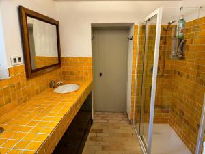 Ermitage Saint Quinis - Le Levant, lodge eco ondes en pierre