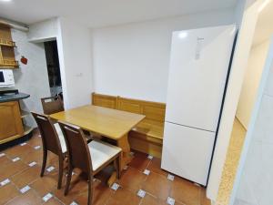 Habitación amplia luminosa y con aíre acondicionado