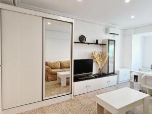 Habitación amplia luminosa y con aíre acondicionado