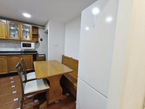 Habitación amplia luminosa y con aíre acondicionado