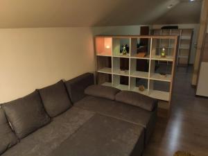 Comfy Attic Near the Airport - Full