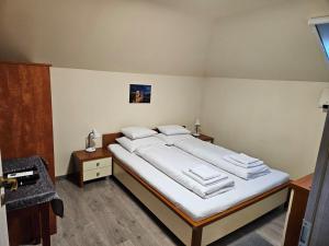 Comfy Attic Near the Airport - Full