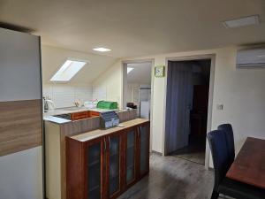Comfy Attic Near the Airport - Full
