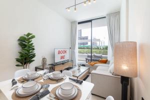 Free housekeeping visits during your stay - StayShort - JVC Apartment Sleeps 4 with Pool View