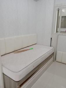 Green pramuka by Panda Room