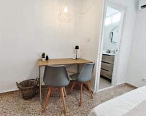 Habitación luminosa en suite en piso compartido