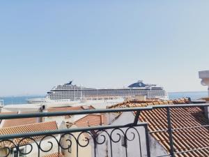 B&J Alfama Cruise terrace 4