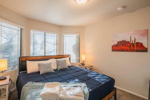 NEW Desert Daze, near Golf, Heated Pool+Spa, 12ppl