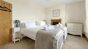 Devon, Sleeps 5, beaches, dog friendly, log burner