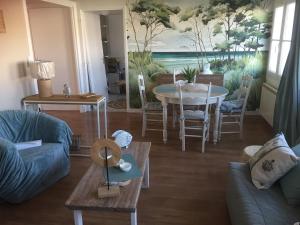 Appartements F3 Royan - Entre plages et Marche : photos des chambres