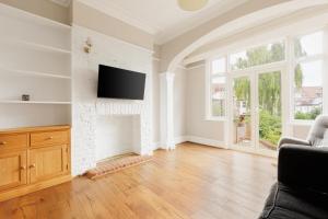 Spacious 3BR Edwardian Home with Garden&Parking
