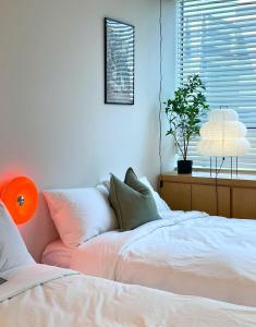 Hongdae Station Link House with Massage Chair