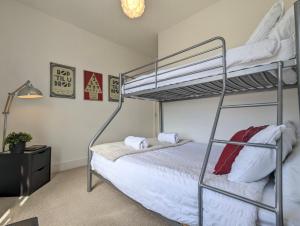 Elegant Apartment in Hamilton Square Free Parking