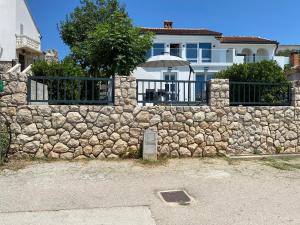 Apartment Dubravko mit Meerblick 100 m Strand, Parking