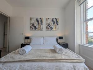 Elegant Apartment in Hamilton Square Free Parking