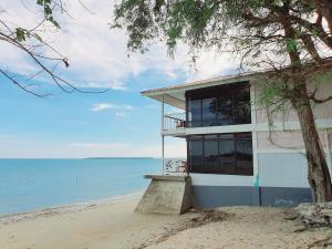 Private Beachfront Villa - Casita Del Mar Palawan