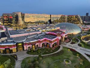 Luxurious 1 Br Facing Manila Bay Sunset Nearby Okada MOA Solaire Ayala Malls