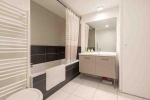 Appartements Lumineux 2 chambres avec terrasse et parking prive : photos des chambres