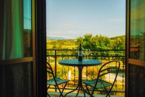Cozy Room with Balcony, Ping Pong & Billiard Table